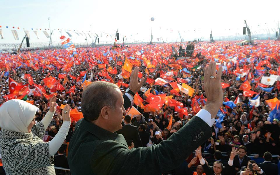 أردوغان يعد بتركيا قوية مع اطلاق حملته لانتخابات الرئاسة 